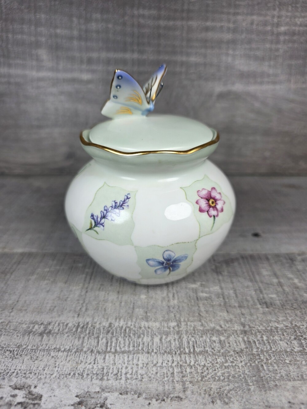 Ardleigh Elliott Butterfly Dance “Wind Beneath Wings” Porcelain Music Box b223